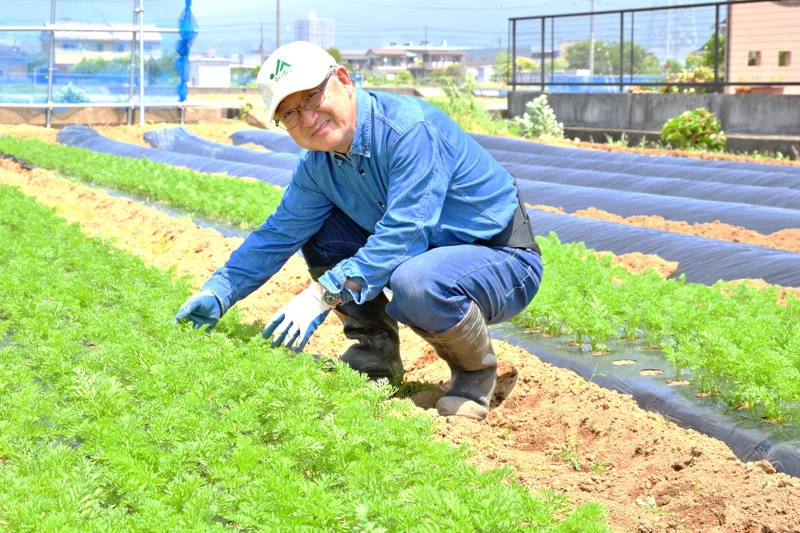 農作業をする山本ふみひろ2